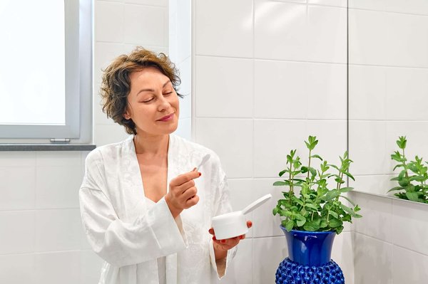 Comment choisir une crème hydratante adaptée aux climats froids et secs?